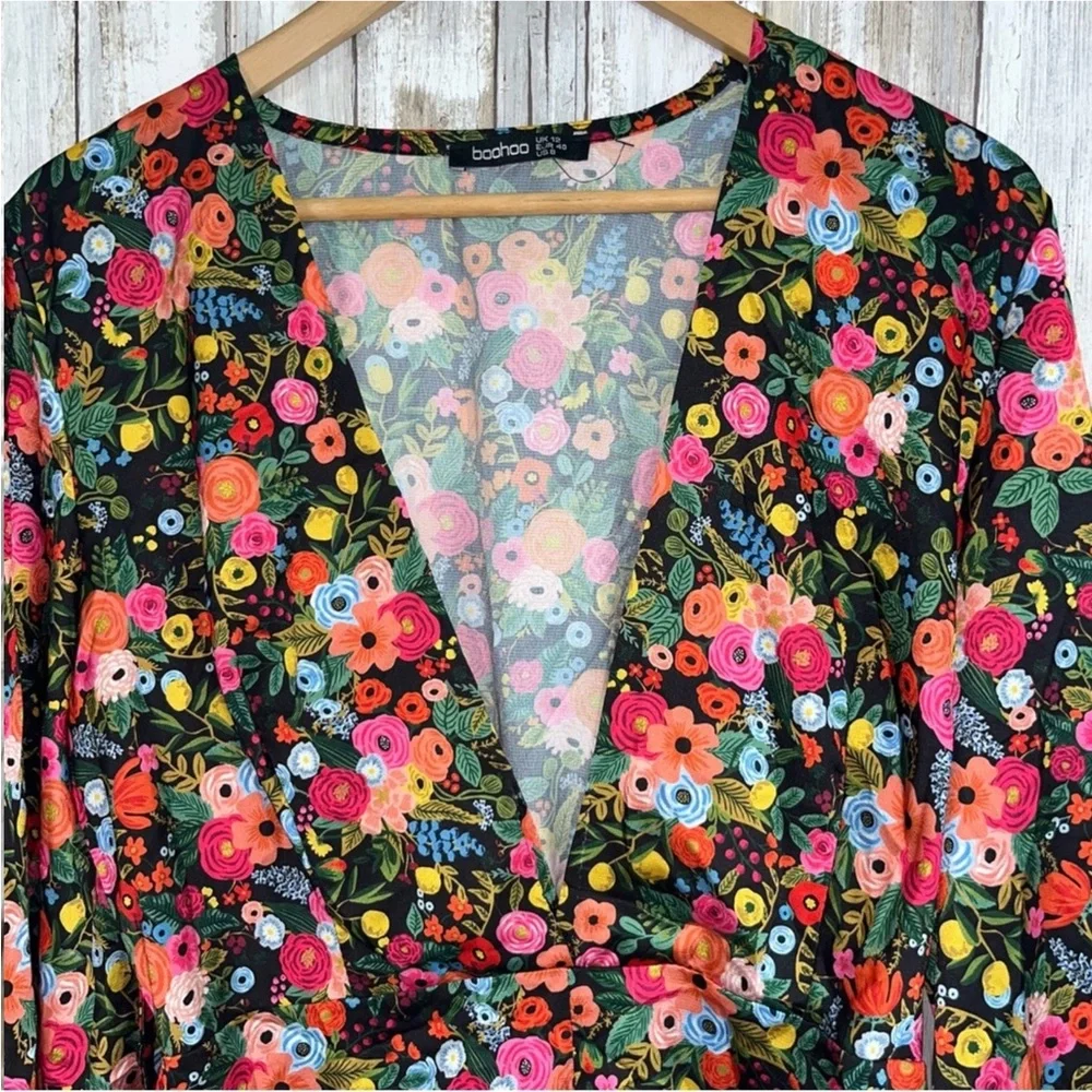 Boohoo Floral V Neck Romper - Picture 4 of 6